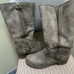 Distressed look Grey boots